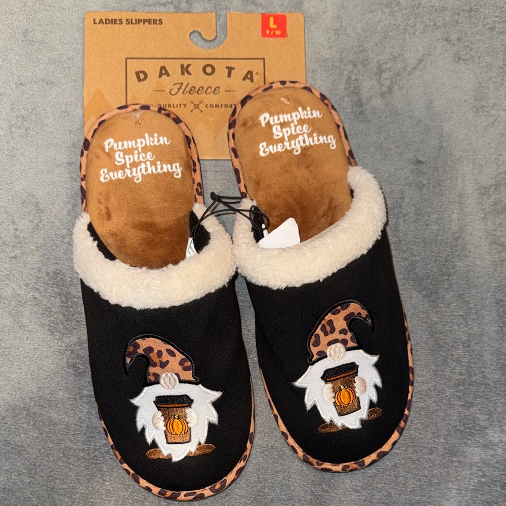 Dakota Fleece- NWT Women’s Leopard Trim Pumpkin Spice Gnome Slippers Size 9/10